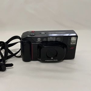Minolta Freedom Dual AF 35mm Film Point and Shoot Camera